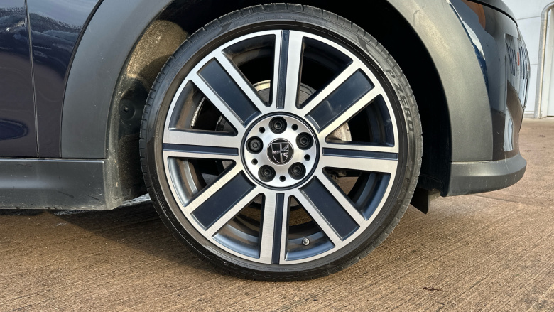 MINI Hatchback 1.5 Cooper Exclusive Premium 3dr Auto Petrol Hatchback